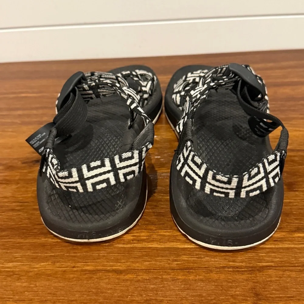 Chaco Sandals Size 6 Black White Pattern Adjustable Outdoor Hiking - Picture 7 of 11